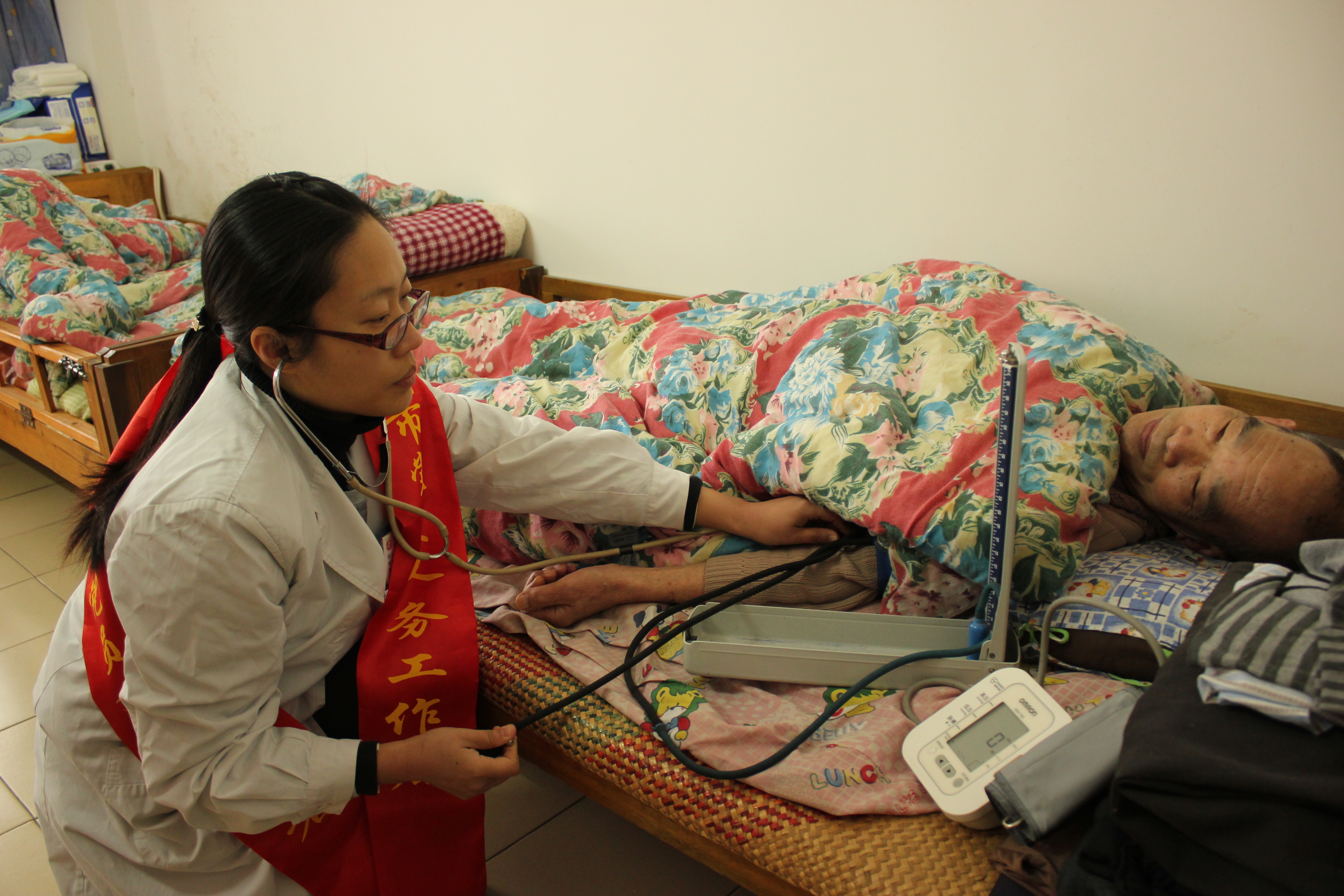 市婦幼保健院聯(lián)合開(kāi)展“弘揚(yáng)雷鋒精神，愛(ài)心服務(wù)社區(qū)”志愿服務(wù)活動(dòng)