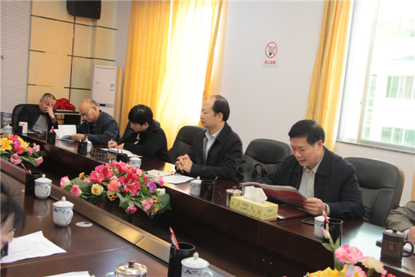 開好務(wù)虛會 抓好務(wù)實事