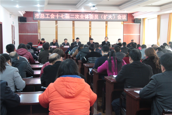 3月11日，梧州市總工會召開十七屆二次全委會（擴(kuò)大）會議，市委副書記蔣海東發(fā)表講話，市總工會黨組書記、常務(wù)副主席朱明勝作