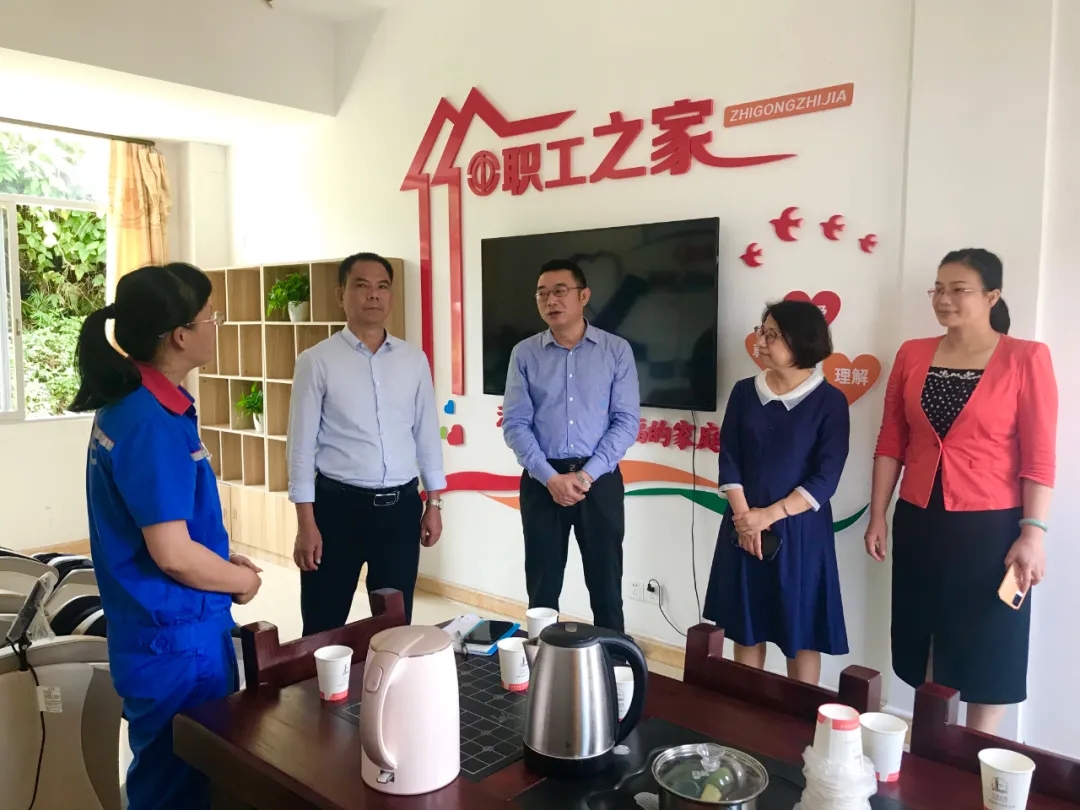 廣西工人報(bào)社到我市開展“走基層——記者在一線”活動