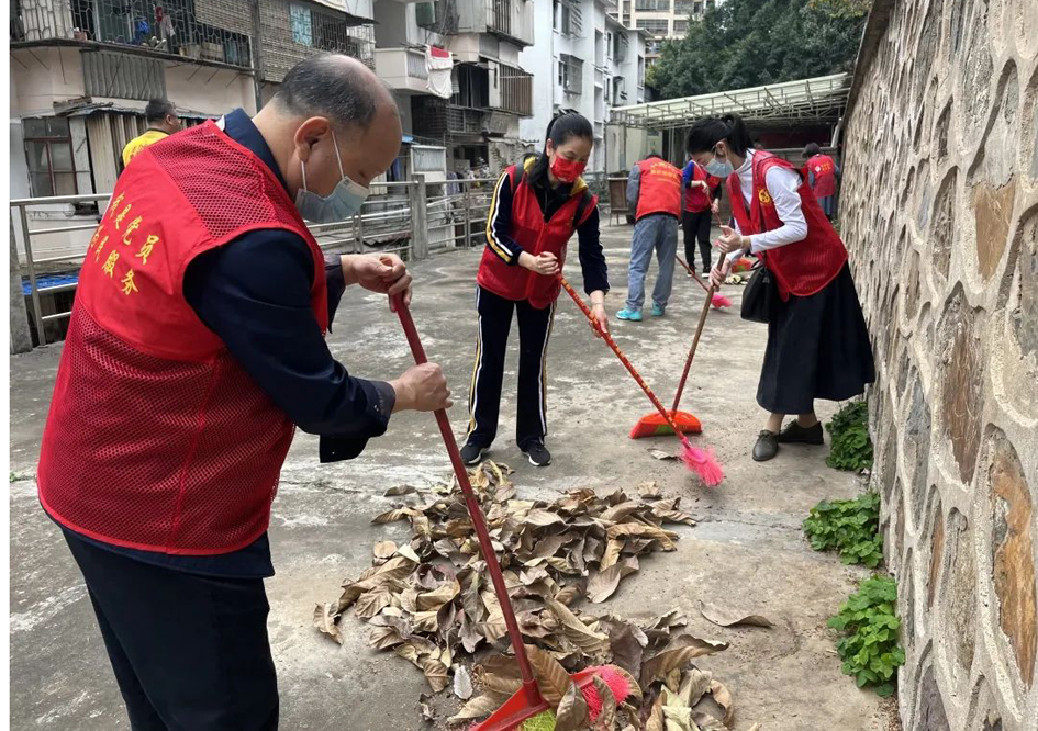 群力協(xié)作同清潔，學(xué)習(xí)雷鋒好榜樣