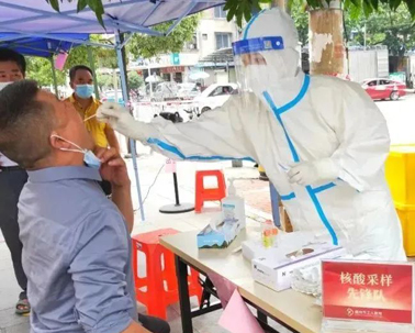 【“工”同抗疫 “會”聚力量】白衣執(zhí)甲，勇往直前！我市醫(yī)護人員奮戰(zhàn)在核酸采篩一線