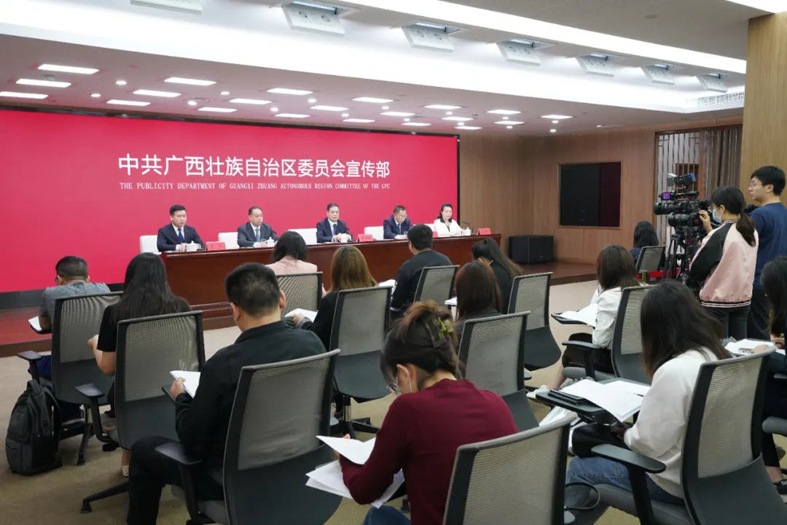 忠誠黨的事業(yè)，竭誠服務(wù)職工，當(dāng)好黨聯(lián)系職工群眾的橋梁和紐帶新聞發(fā)布會(huì)在邕舉行