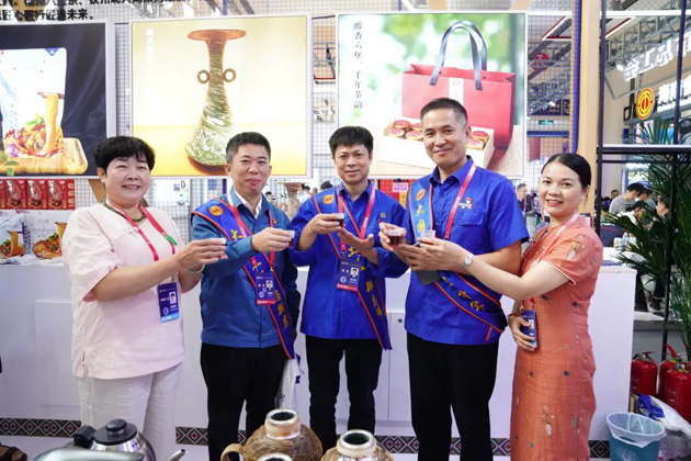 梧茶飄香展魅力，技能創(chuàng)新眾人捧丨梧州六堡茶亮相第二屆大國工匠創(chuàng)新交流大會