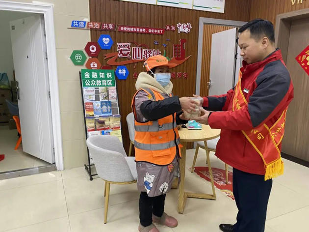 冬至團(tuán)圓日，工會(huì)服務(wù)暖心間