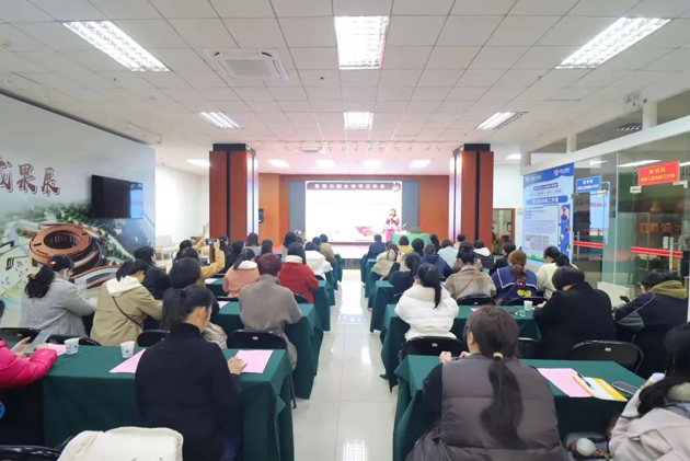 弘揚(yáng)國(guó)學(xué)禮儀文化 綻放巾幗時(shí)代芳華——梧州市總工會(huì)舉辦國(guó)學(xué)禮儀培訓(xùn)班