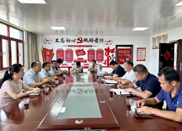 市總工會調(diào)研組看望蹲點干部 訪企業(yè)摸實情促發(fā)展