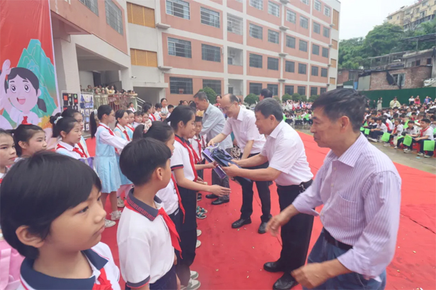 市總工會(huì)開展2025年“六一”兒童節(jié)關(guān)愛慰問活動(dòng)