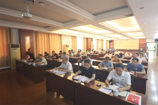 梧州市總工會(huì)召開(kāi)深入貫徹中央八項(xiàng)規(guī)定精神學(xué)習(xí)教育專(zhuān)題輔導(dǎo)會(huì)