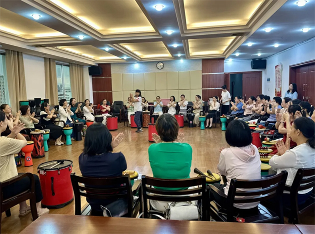 梧州市總工會(huì)女職工委員會(huì)開(kāi)展“黨旗領(lǐng)航聚合力，情暖巾幗綻芳華” 主題活動(dòng)