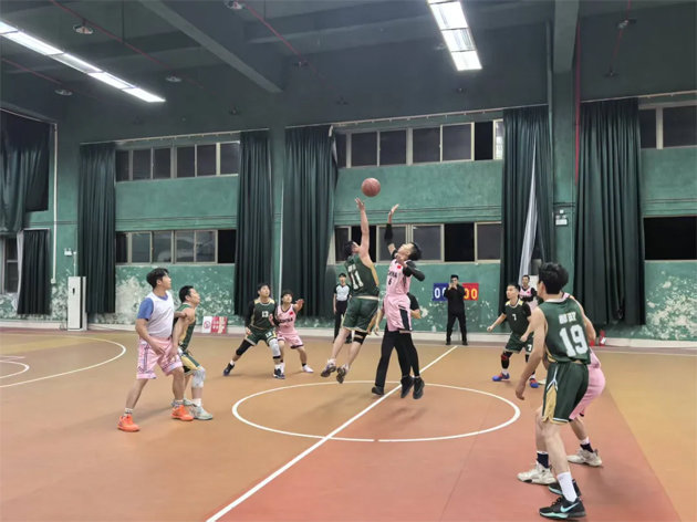 熱血賽場競風流 快遞健兒展風采丨2025年梧州市郵政快遞行業(yè)職工籃球比賽圓滿落幕