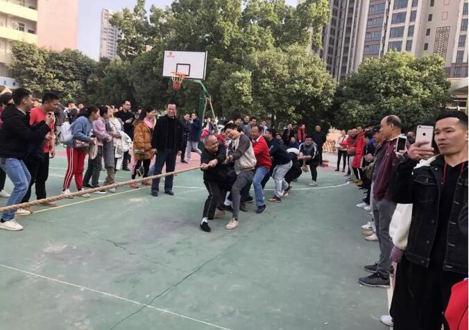 龍圩區(qū)總工會開展“慶元旦、迎春節(jié)”職工趣味體育活動