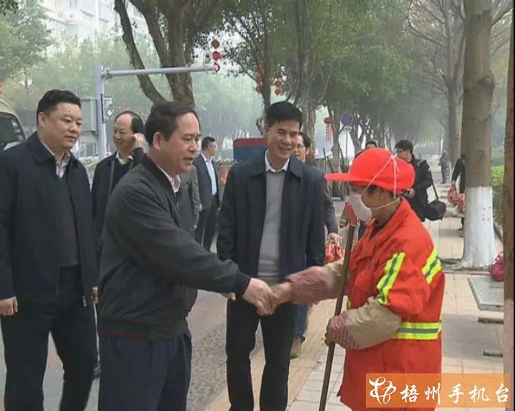 全桂壽大年初一看望慰問堅守崗位一線的勞動者