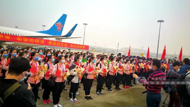 今天，梧州的英雄辭別黃鶴樓回家了