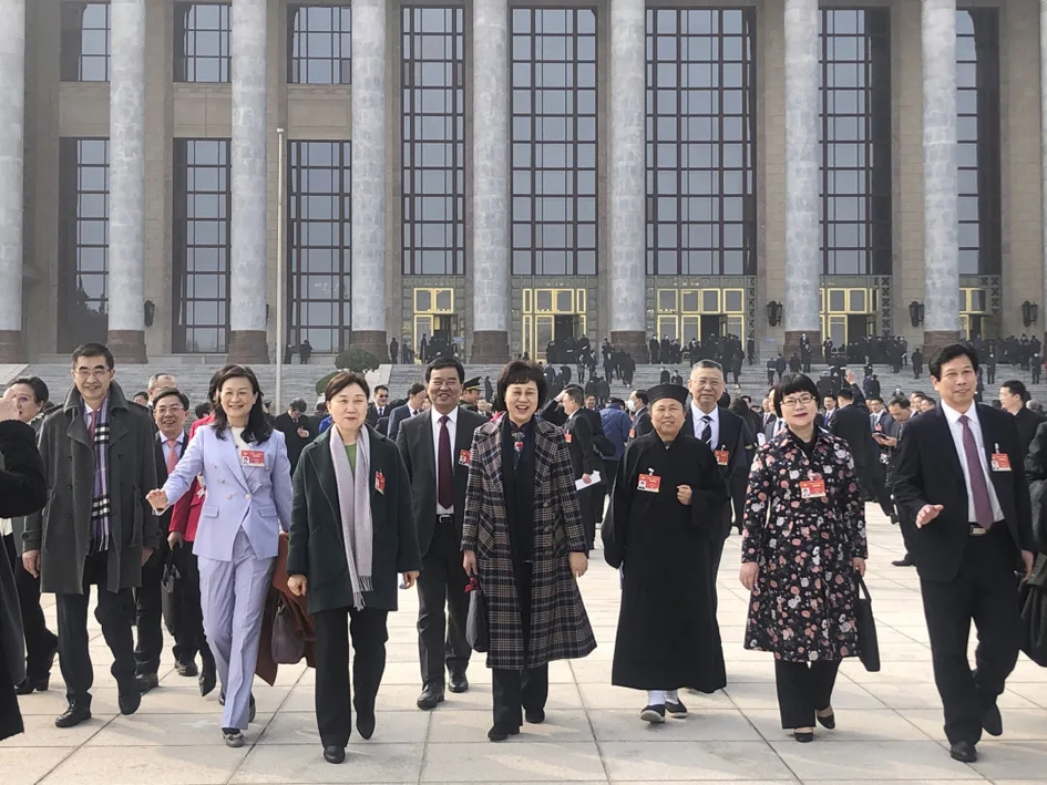 評職稱、漲工資……@技術(shù)工人，代表委員正在為你發(fā)聲！