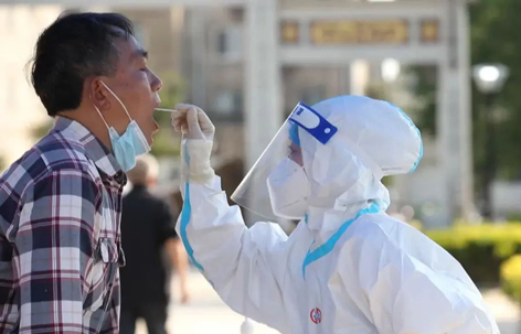 今天，看見她們