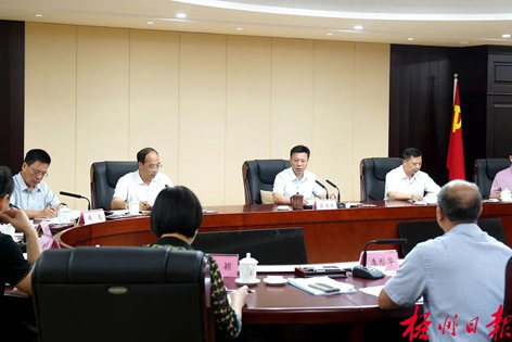 以戰(zhàn)斗姿態(tài)科學應對汛情 與時間賽跑筑牢安全屏障丨蔣連生主持召開市防汛抗洪總指揮部第一次會議