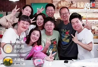 打工新鮮事丨一邊“上課”，一邊“賣大米”，被他的直播語錄圈粉了~