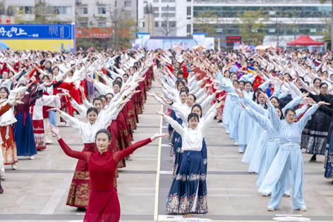 【跟黨奮進新征程 巾幗建功新時代】梧州市第十二屆婦女國風趣味體育運動會暨“梧家巧姐姐”國潮集市，精彩綻放！