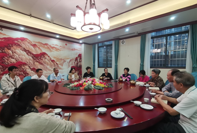 喜迎重陽(yáng)佳節(jié) 共話工會(huì)發(fā)展　龍圩區(qū)總工會(huì)召開重陽(yáng)節(jié)茶話會(huì)