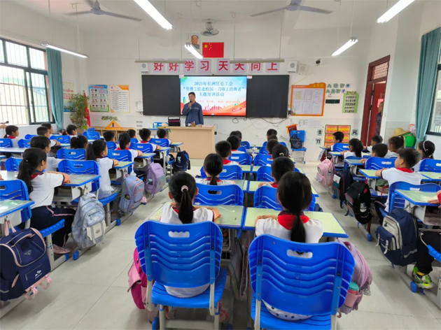 長洲區(qū)總工會開展勞模工匠進(jìn)校園主題宣講活動